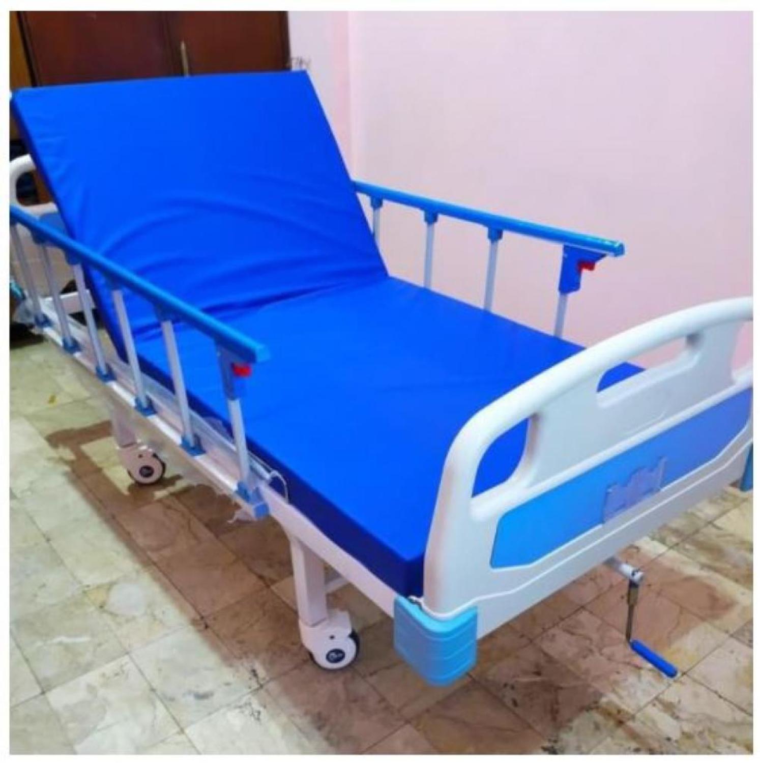 Bed Pasien ABS 1 Crank Warna Putih Cokelat dan Putih Biru